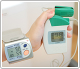 血圧計とパルスオキシメーター（血中の酸素飽和度計測器）